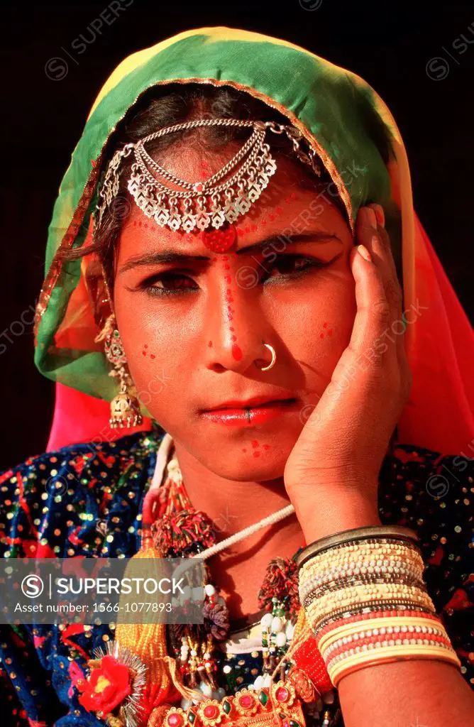 Hindu girl belonging to an untouchable group at the time of the Diwali festival, the festival of lights. In the Thar desert, India.