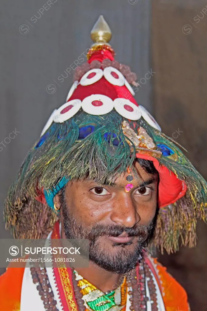 ´Vasudev´ or ´Vasudeo´ wear a conical cap of peacock´s feather  They move from village to village