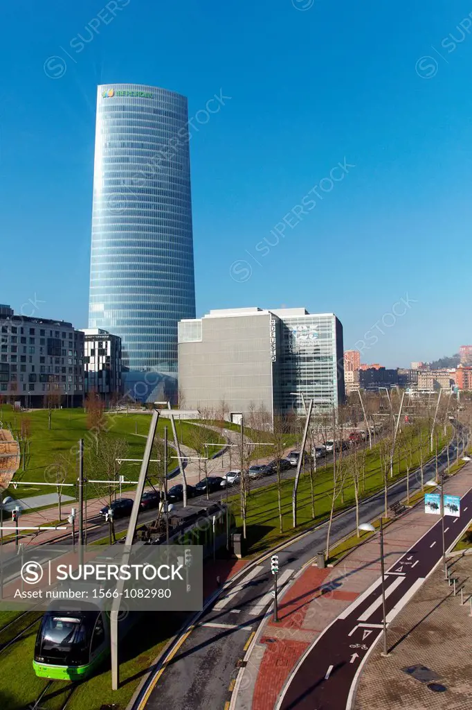 Urban tram, Euskotran, Iberdrola Tower, Abandoibarra, Bilbao, Bizkaia, Basque Country, Spain