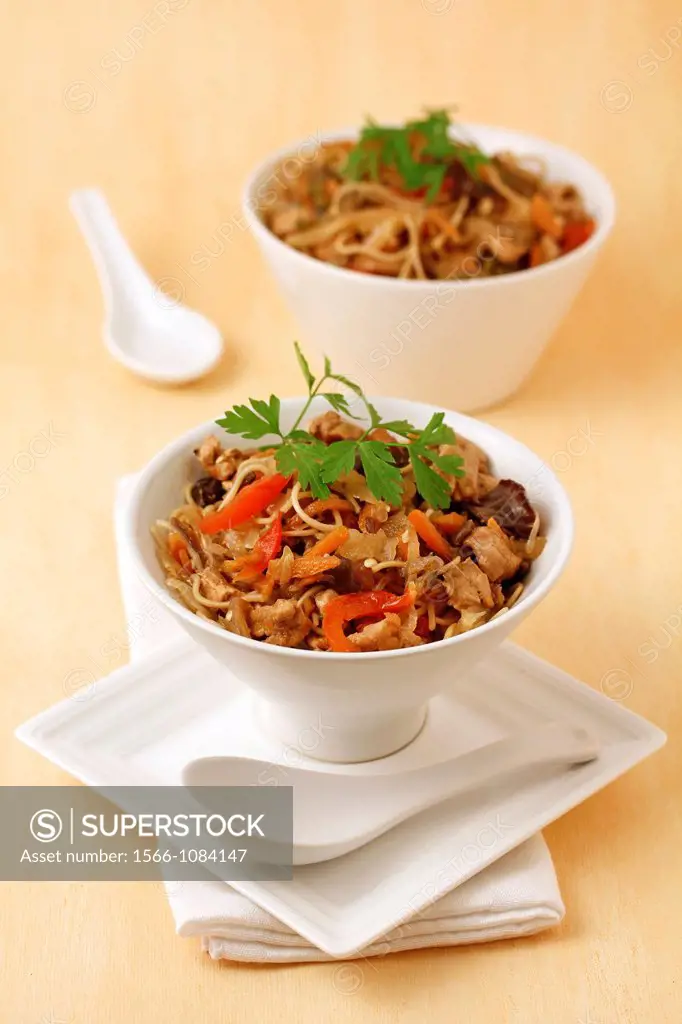 Chinese noodles with chicken