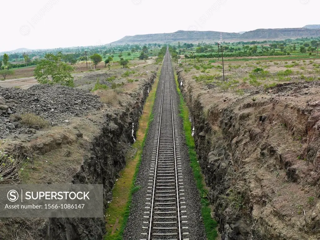 Railroad tracks, Ramdarya, Pune, Maharashtra, India