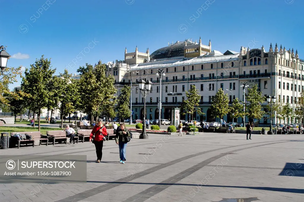Russia, Moscow, Teatralnaya Square, Metropol Hotel in background, on