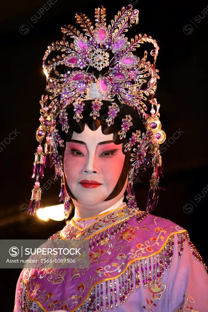 Portrait of a beijing opera artist in San Francisco, California  San Francisco is home to a large communnity of chinese immigrants and has one of the ...