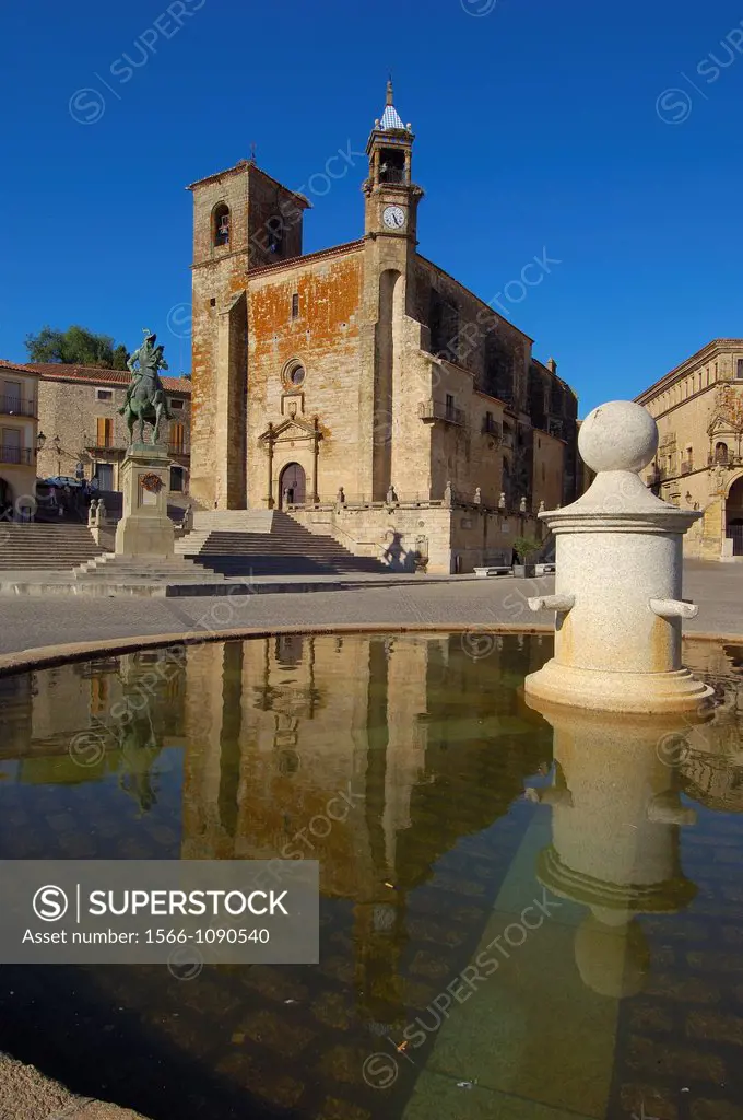 Church of San Martin and monument to Francisco Pizarro on Plaza Mayor (Main Square), Trujillo, Caceres province, Extremadura, Spain, Europe