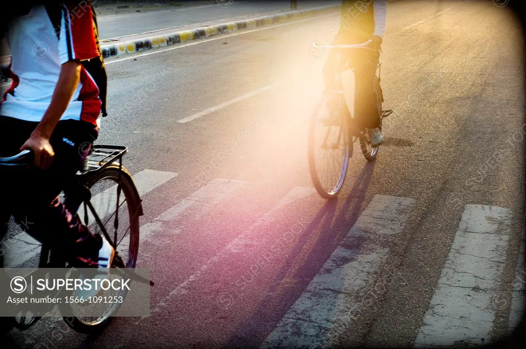 Bicicletas, trafico, ciudad, India, Jaipur, Asia, movimiento, atardecer, fotografia, transporte, raza asiatica, urbano, ciudad, asfalto, color, horizo...