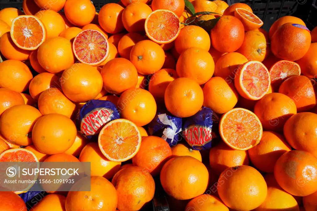 Oranges at traditional Ballarò market, Palermo, Italy