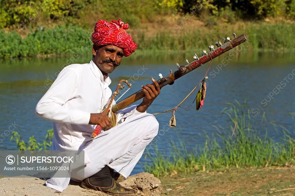 India , State of Gujarat , Town of Jungadh , Musician from Rajasthan.