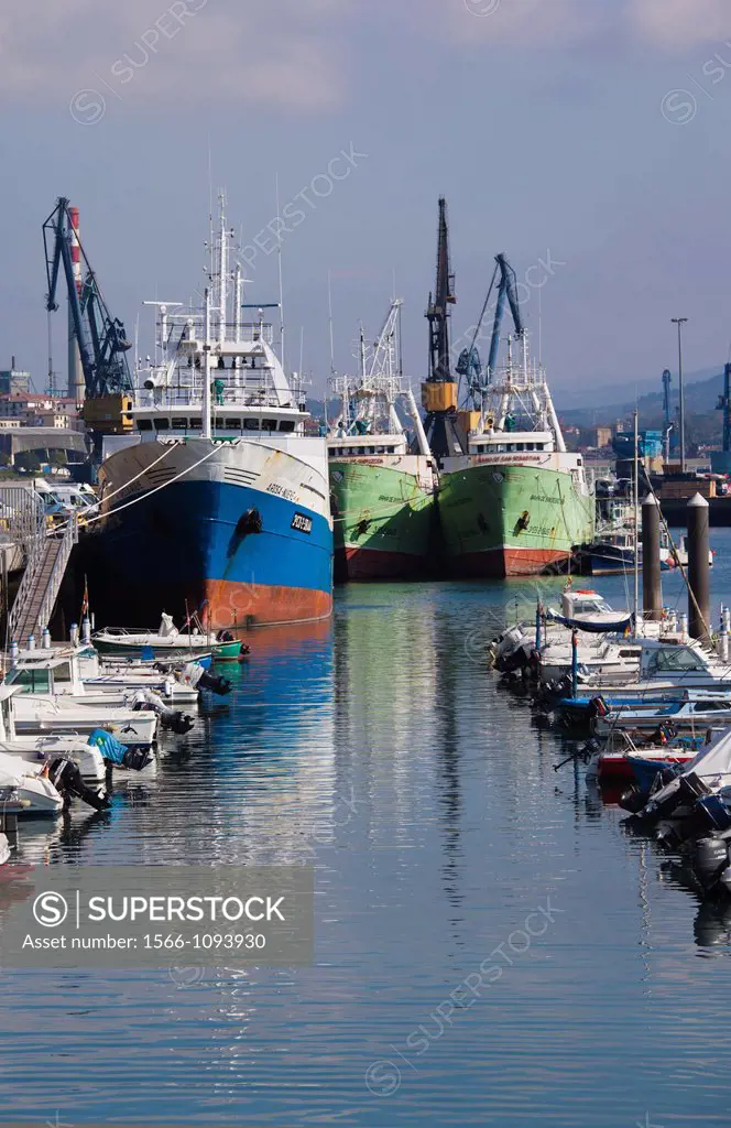 Spain, Basque Country Region, Guipuzcoa Province, Pasaia, Village of Pasai San Pedro, commercial fishing port