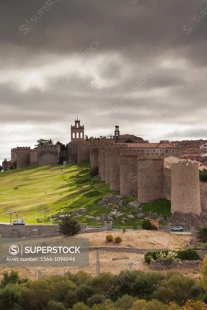 Spain, Castilla y Leon Region, Avila Province, Avila, Las Murallas, town walls, from Los Cuatro Postes, morning
