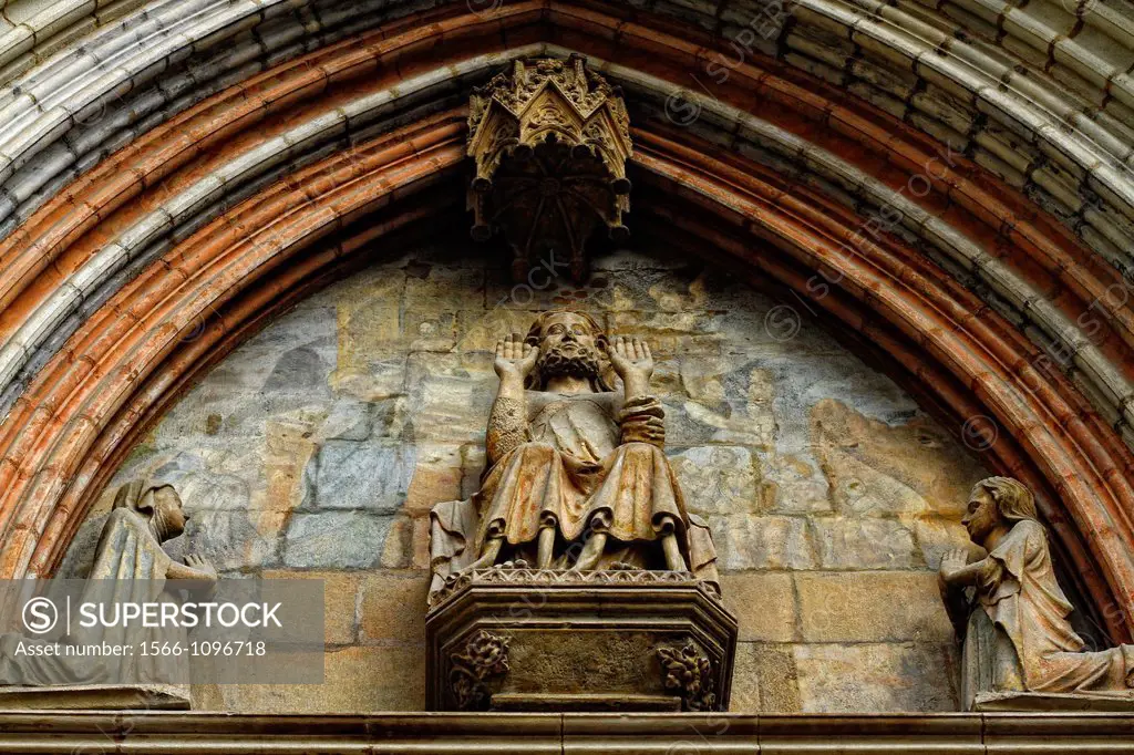 Tympanum, Santa Maria del Mar Cathedral, built between 1329 and 1383, Barcelona, Catalonia, Spain
