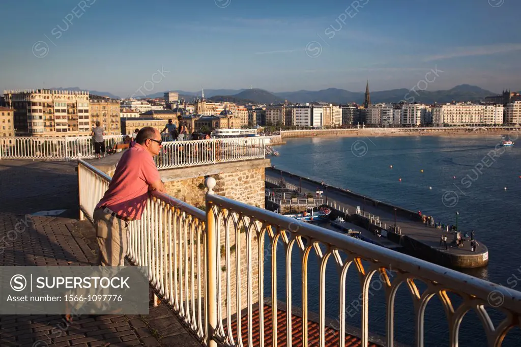 Spain, Basque Country Region, Guipuzcoa Province, San Sebastian, elevated view of the waterfront, late afternoon, NR