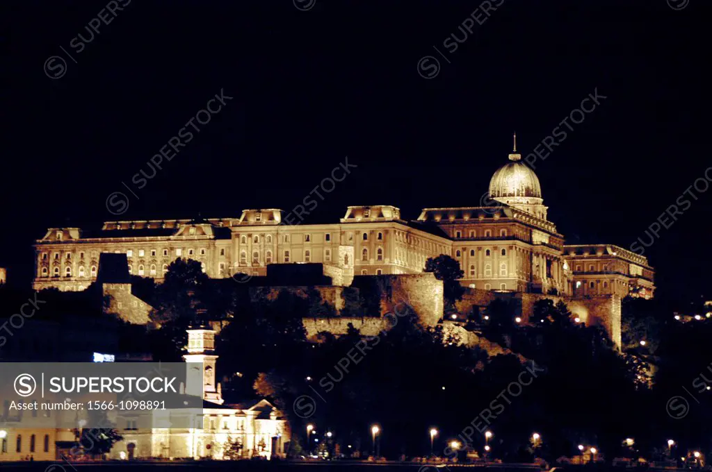 Hungary, Budapest, Buda Castle from across the Danue River in Pest