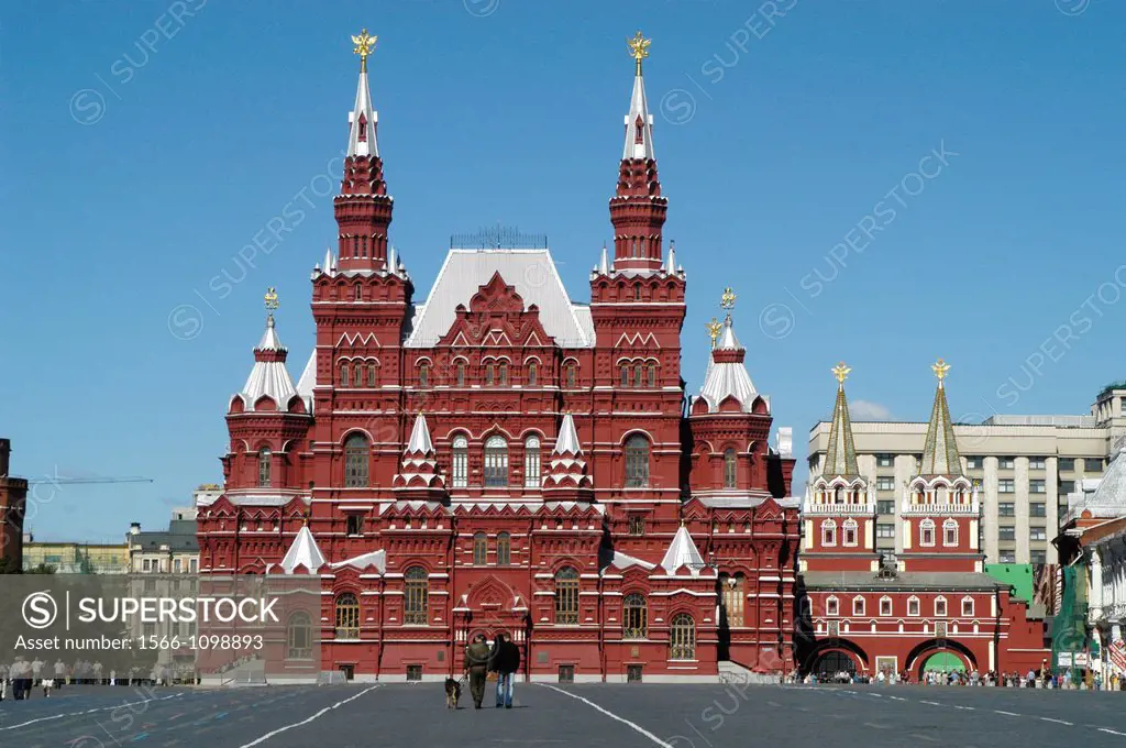 Russia, Moscow, Red Square, State History Museum and Resurrection Gate R