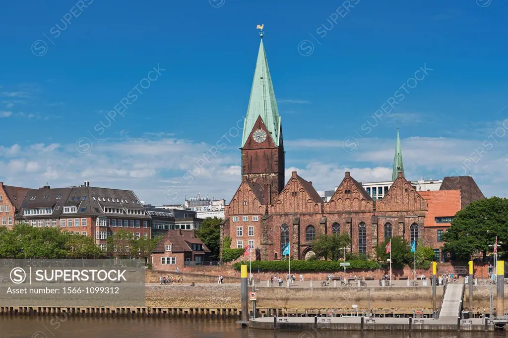 View over the Weser to the Schlachte and the St Martini church As Schlachte the historic waterfront is called on the Weser The church is one of the ol...