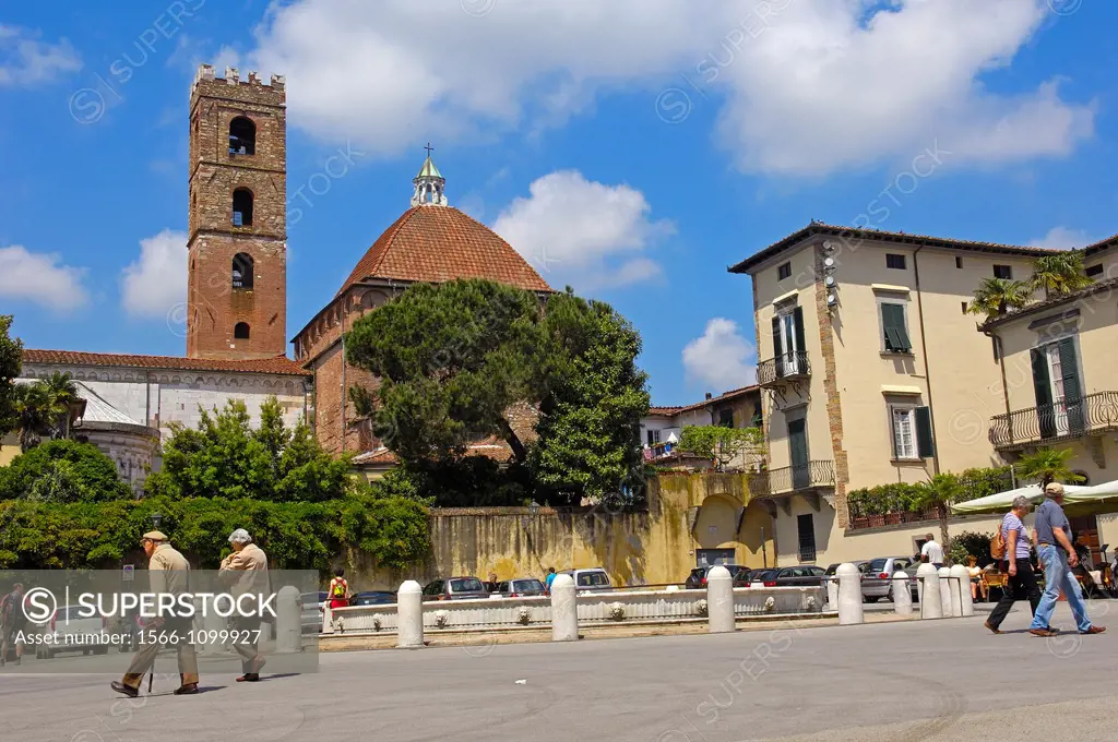 Lucca, San Martino Square, Piazza San Martino, San Giovanni church, Chiesa di San Giovanni, Tuscany, Italy.