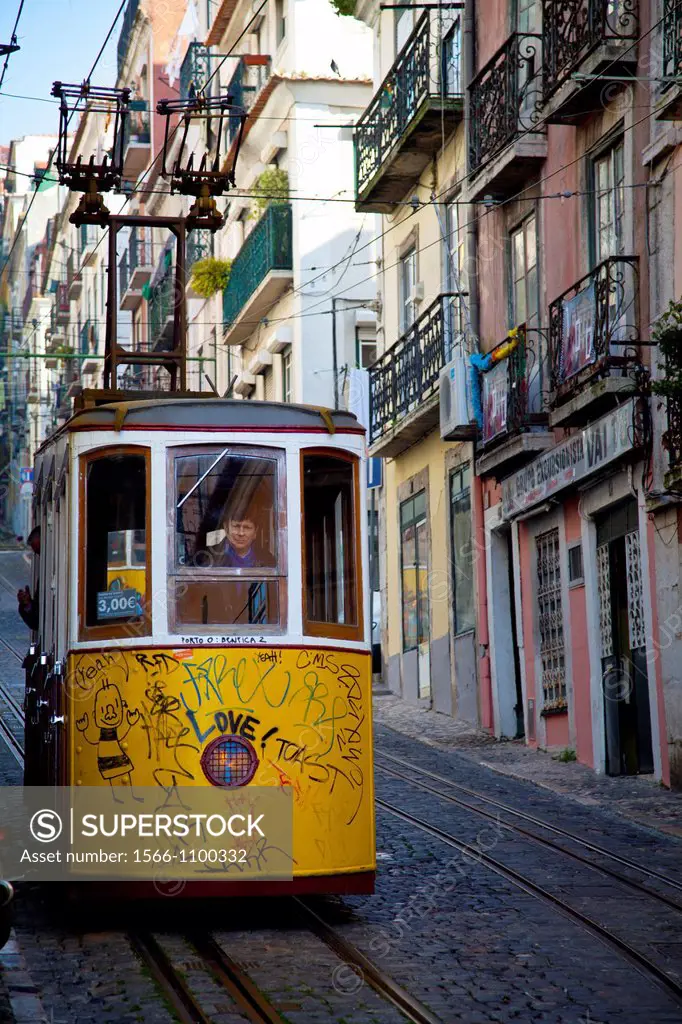 Elevador da Bica, elevator, tram, funicular between Tejo and Bairra Alto district, historic centre of Lisbon, Lisboa, Portugal, Europe