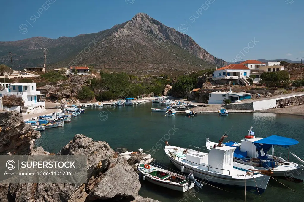 The little fishing village of Profitis Ilias between Neapoli and Cape Maleas, southern Lakonia, Peloponnese, Greece