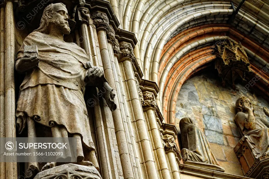 Facade detail, Santa Maria del Mar Cathedral, built between 1329 and 1383, Barcelona, Catalonia, Spain