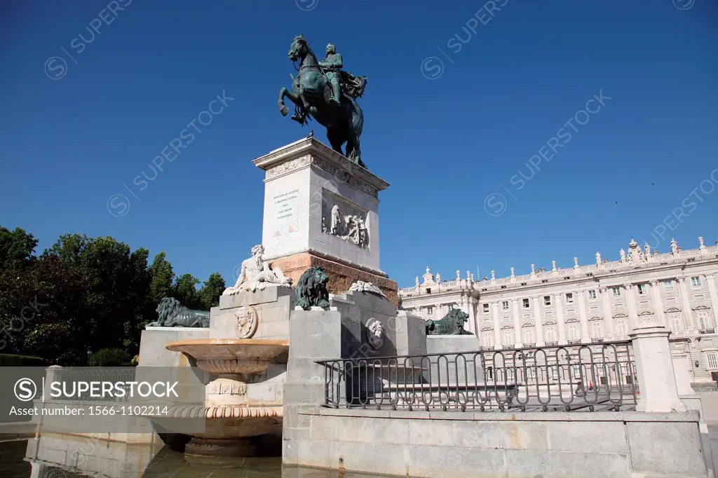 Felipe IV monument and Royal Palace, Oriente Square