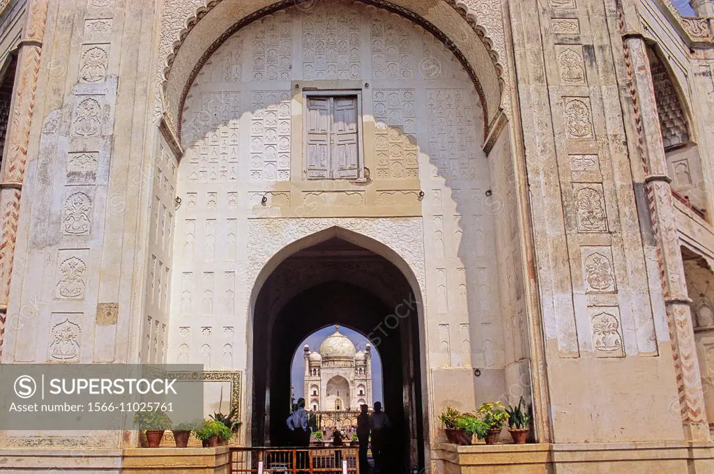 Bibi Ka Maqbara, Mughal mausoleum, XVII century. Aurangabad, Maharashtra state, India