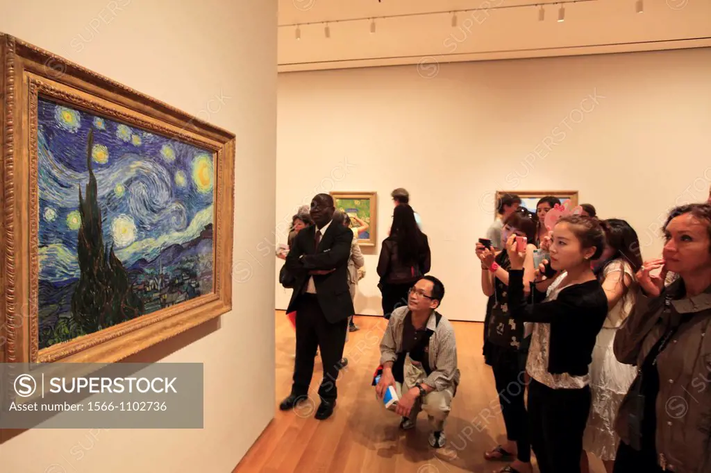 Visitors in front of Vincent van Gogh´s The Starry Night in Museum of Modern Art MoMA  Manhattan  New York City  USA.