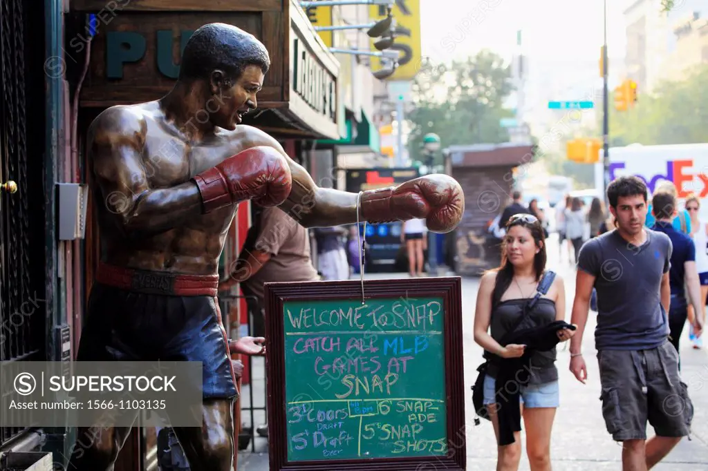 A Muhammad Ali´s statue in front of the SNAP sport bar in west 14th street of Manhattan  New York City  USA.