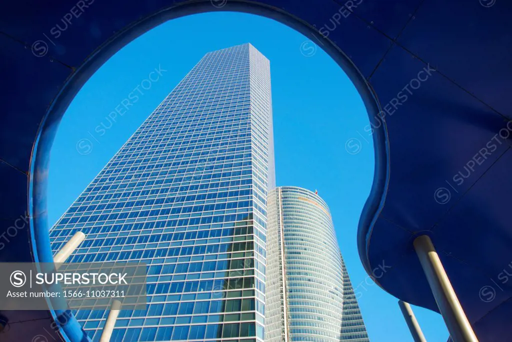 Cristal Tower and Espacio Tower, view from below a modern sculpture. CTBA, Madrid, Spain.