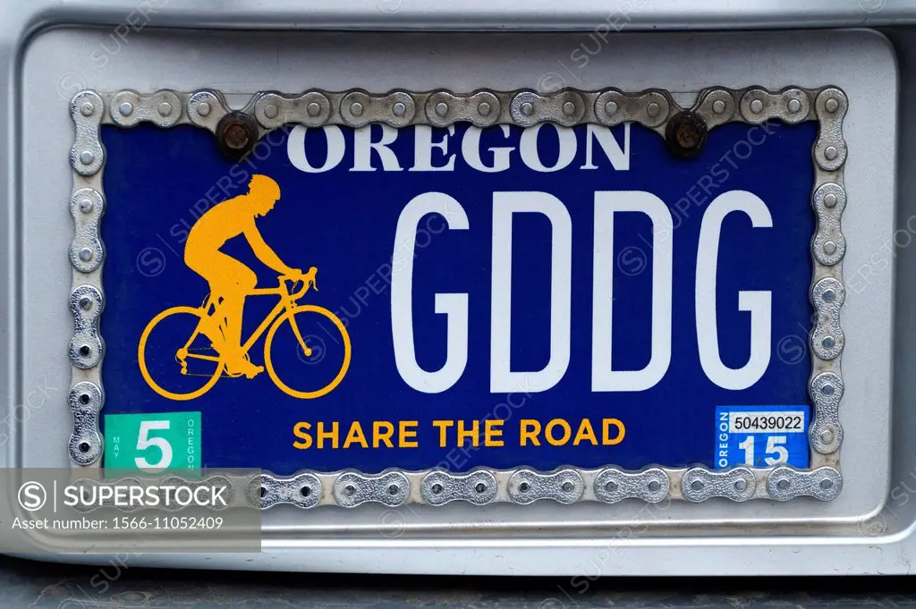 Car license plate: Share the road, Oregon, USA