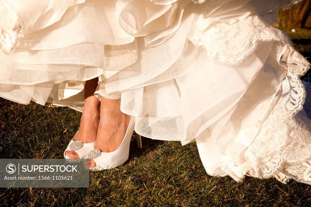 bride wedding dress shoes