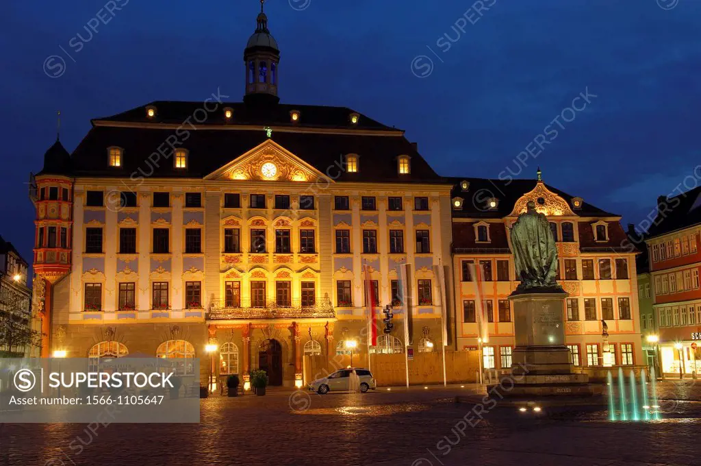 Prince Albert memorial on Marktplatz (Market Square), Coburg, Upper Franconia, Franconia, Bavaria, Germany, Europe
