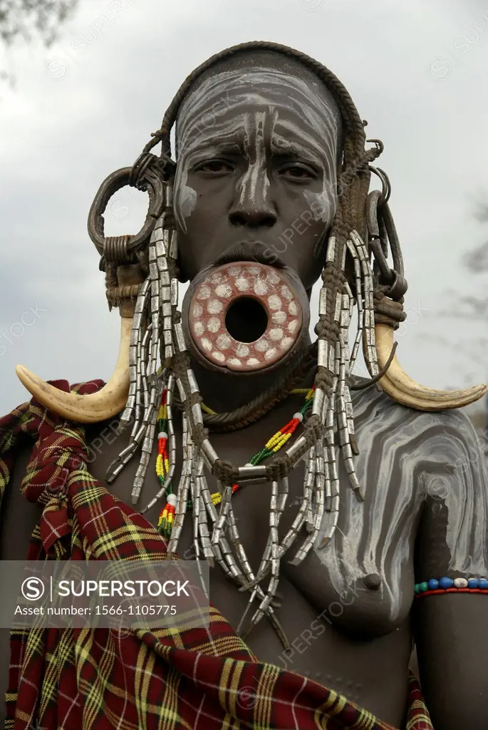 Africa, Ethiopia, Debub Omo Zone, woman of the Mursi tribe  A nomadic cattle herder ethnic group located in Southern Ethiopia, close to the Sudanese b...