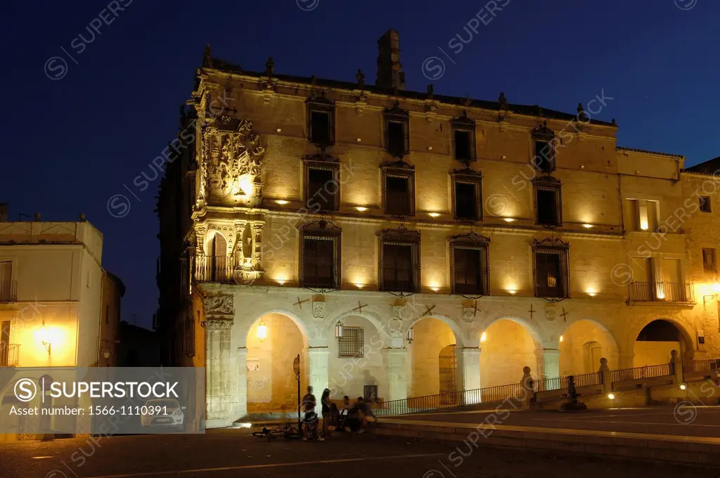 Plaza Mayor (Main Square) at dusk, Trujillo, Caceres province, Extremadura, Spain, Europe