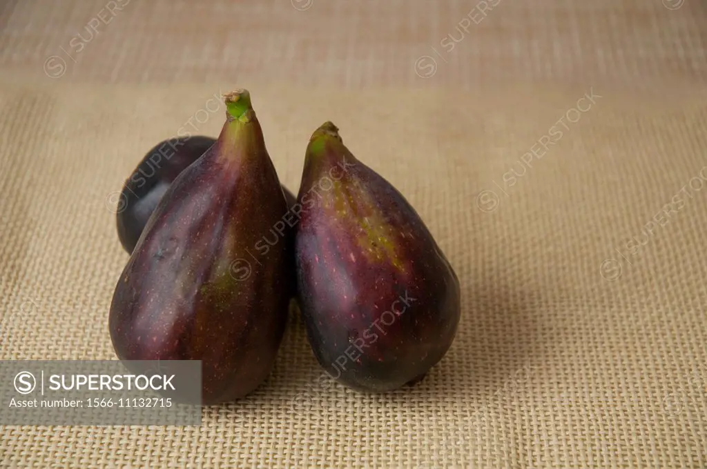 Three black figs.