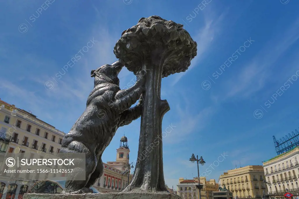 Spain ,Madrid City, Sun Gate Square (Puerta del Sol Square), El Oso y el Madroño sculture,symbol of Madrid.