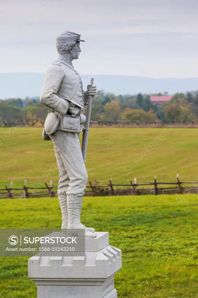 USA, Pennsylvania, Gettysburg, Battle of Gettysburg, statue of soldier.