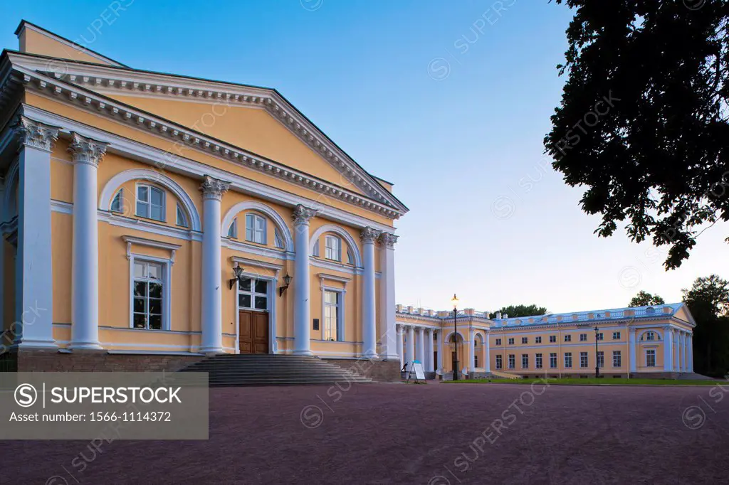 Russia, Saint Petersburg, Pushkin-Tsarskoye Selo, Alexander Palace, final home of Czar Nicholas II until the Russian Revolution, dusk