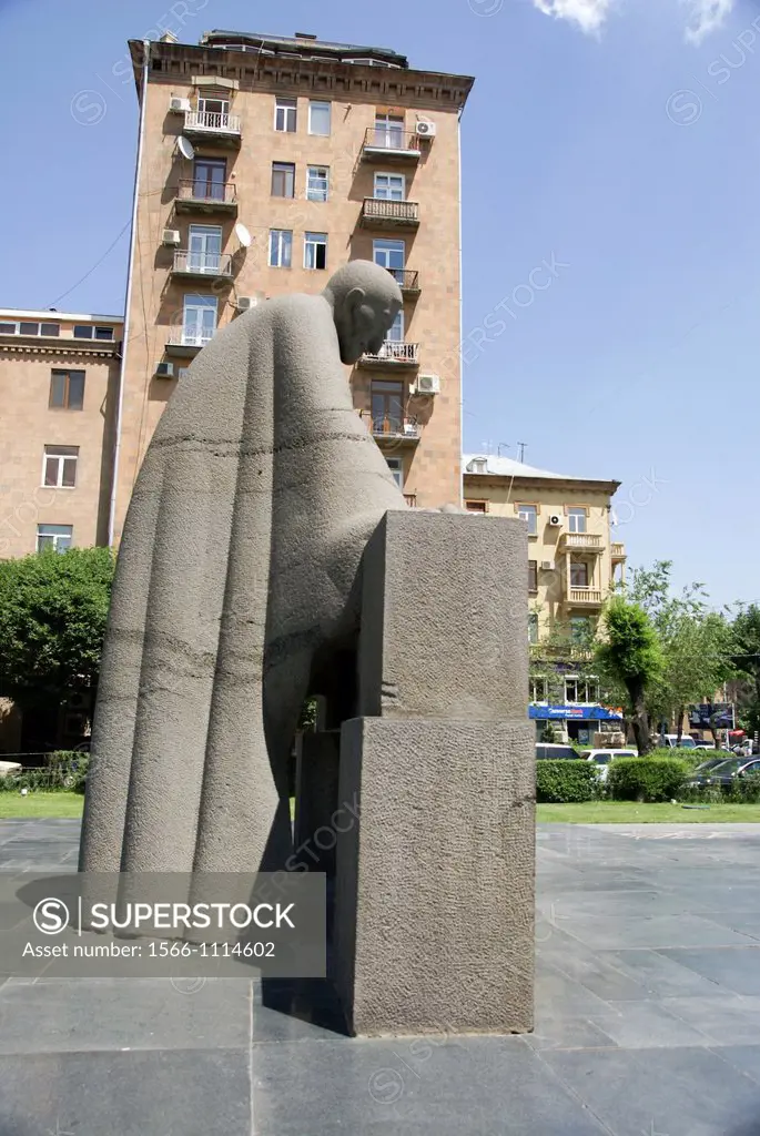 Armenia, Yerevan, Cafesjian Museum of Art and the Cascade  Statue of Alexander Tamanian, planner of modern Yerevan,