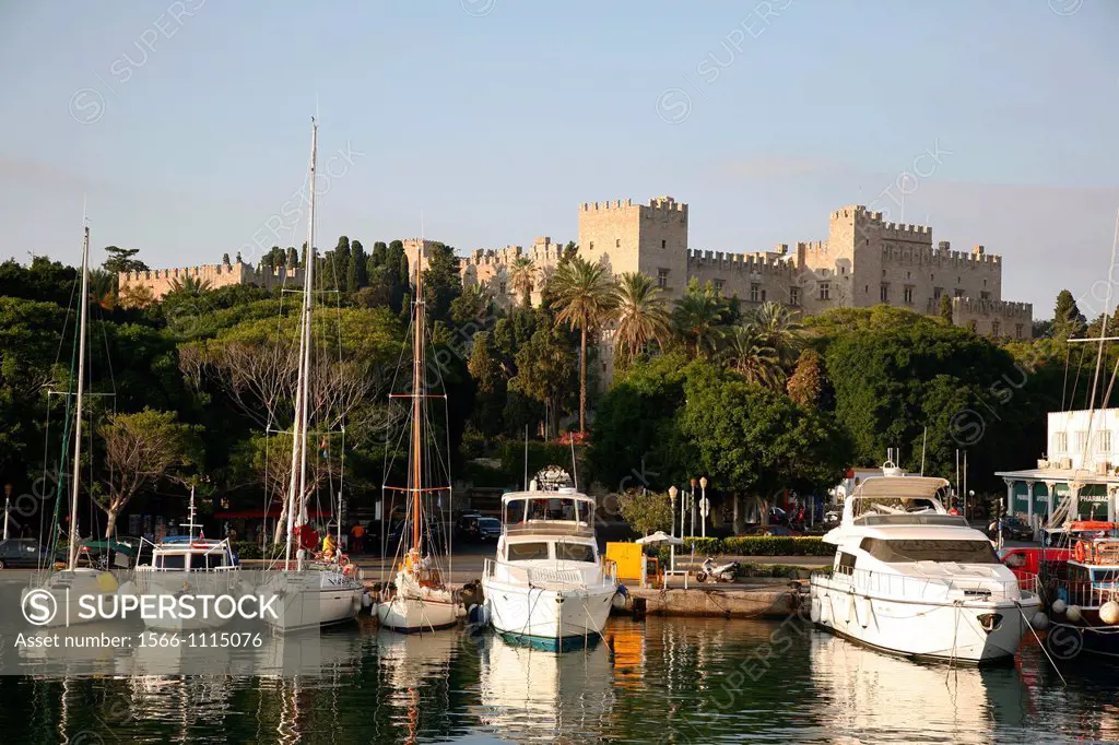 Mandraki Harbour with view over the Palace of the Grand Masters, Rhodes old Town, Rhodes, Greece