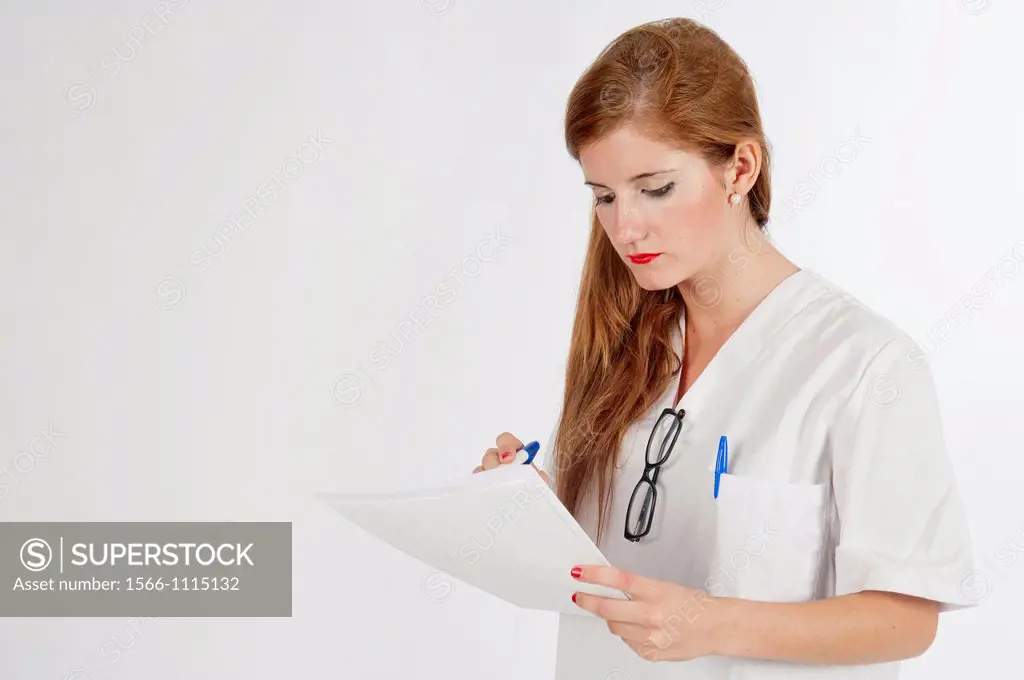 Doctor reviewing the results of a patient´s medical information.