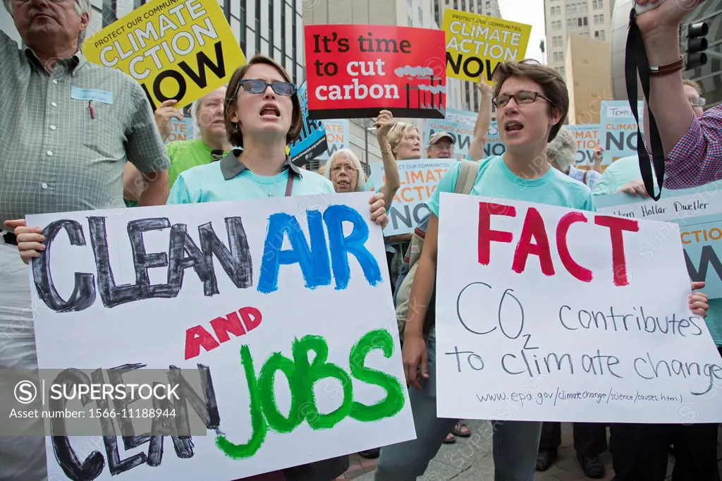 Pittsburgh, Pennsylvania - Environmentalists rallied to support the Obama administration´s proposed Clean Power Act, which would cut carbon emissions ...