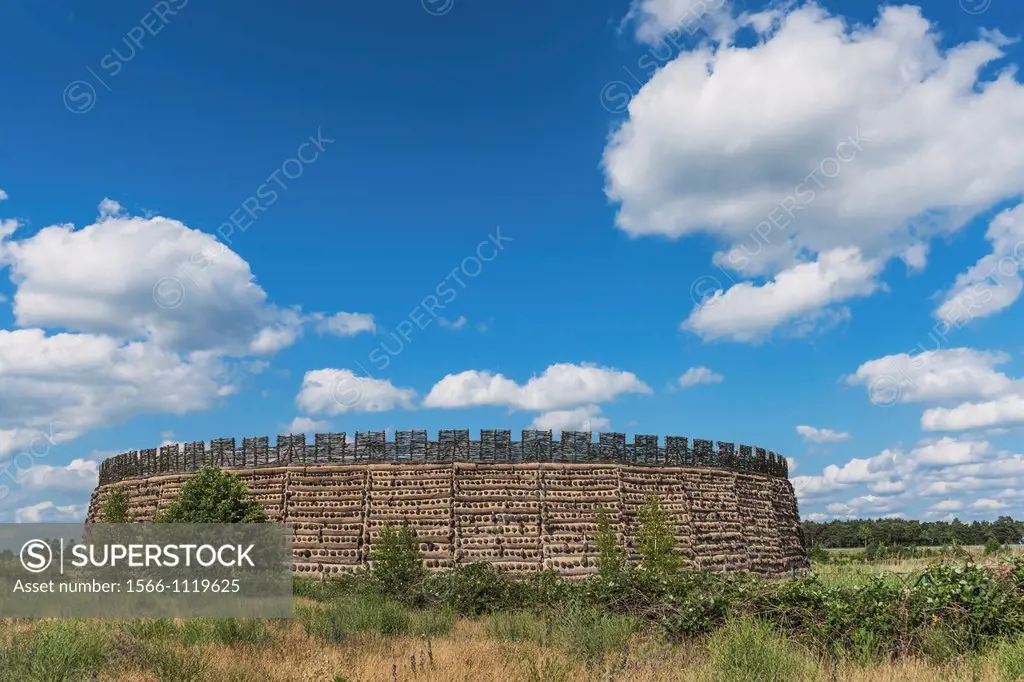 The slavic fort Raddusch is a faithful reproduction of a Slavic refuge fort in the village Raddusch near Vetschau / Spreewald The castle was built in ...
