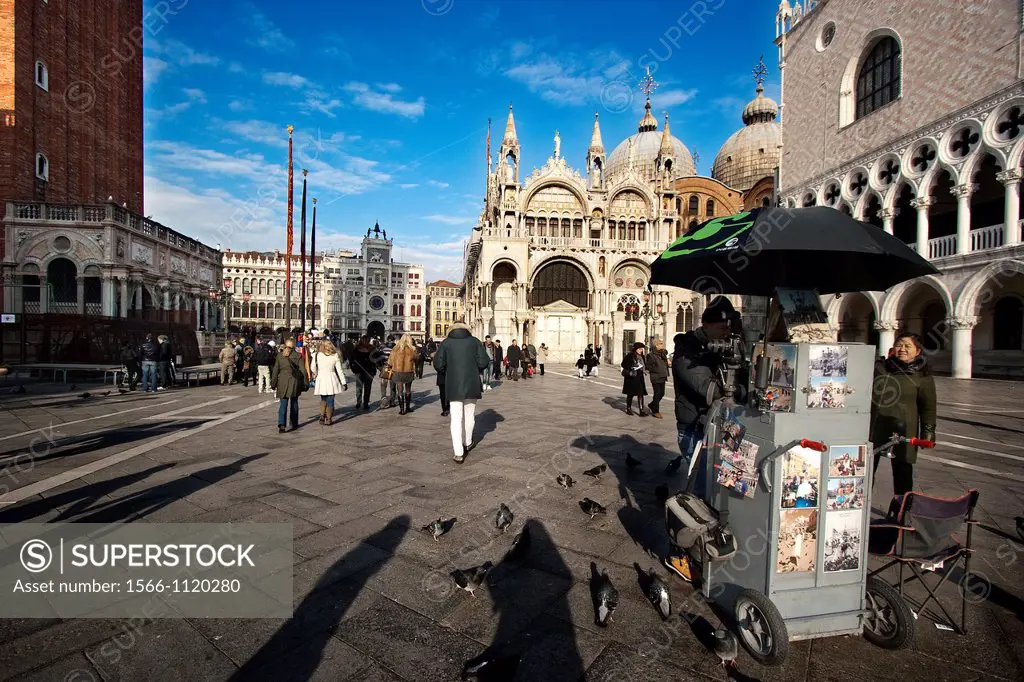 parada ambulante de fotos en la plaza San Marco, Venecia, Italia