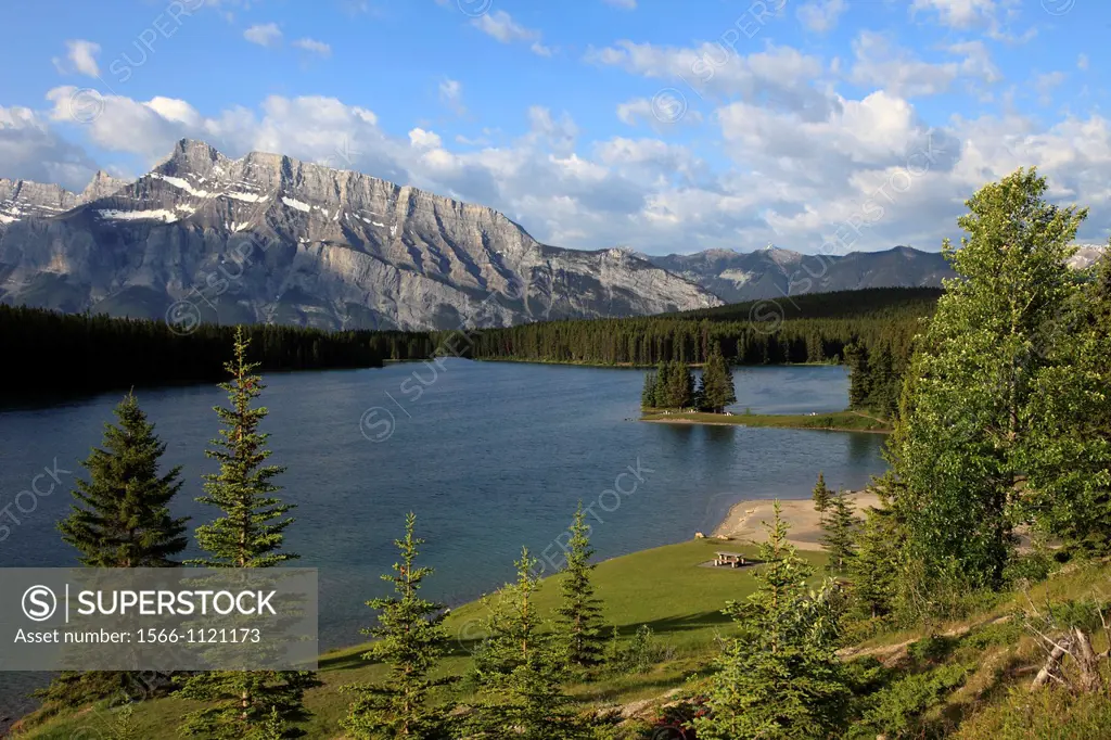 Canada, Alberta, Banff National Park, Two Jack Lake, Mount Rundle.