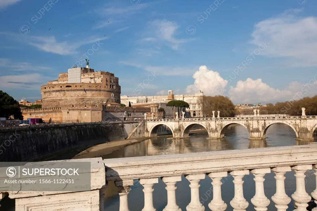 The Papal fortress of Castel Sant´Angelo seen from Vittorio Emanuele II bridge, Rome, Italy, Europe