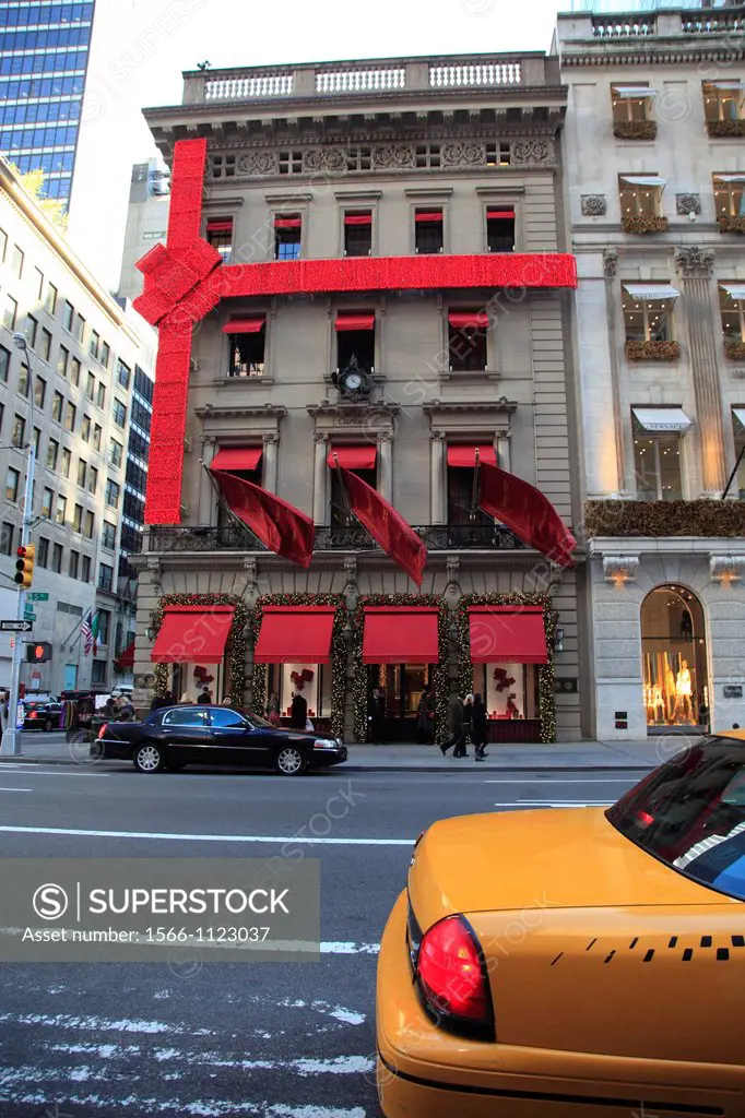 Cartier jewelry store decorated for Christmas holiday shopping season, Fifth Avenue, Manhattan, New York City, USA