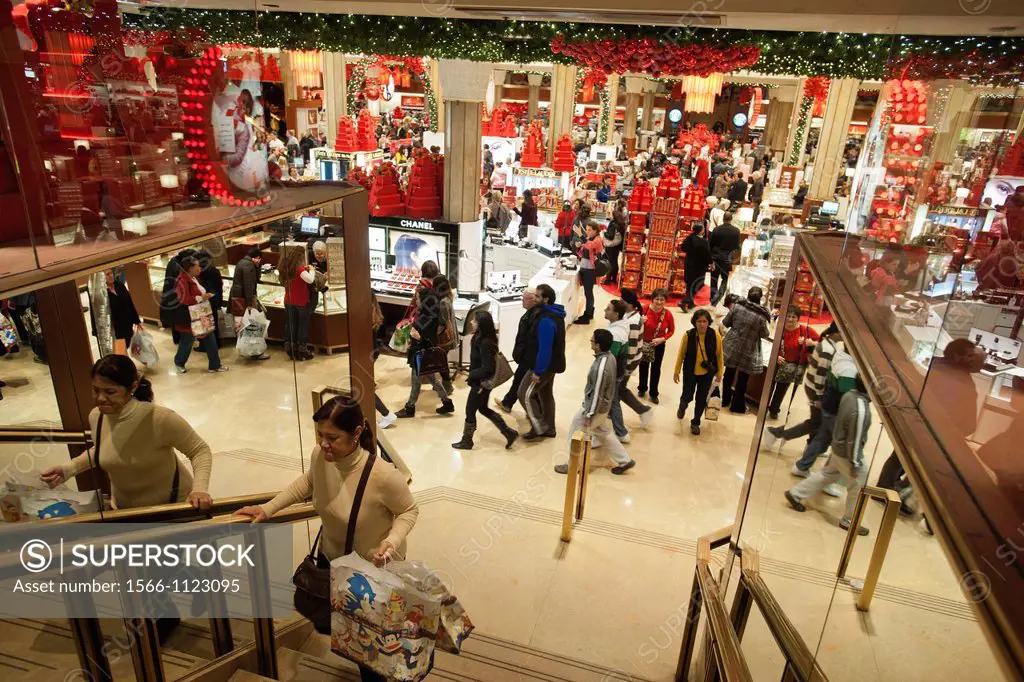 Hordes of shoppers inside Macy´s in New York looking for bargains on Black Friday, the day after Thanksgiving Many retailers opened their doors on Tha...