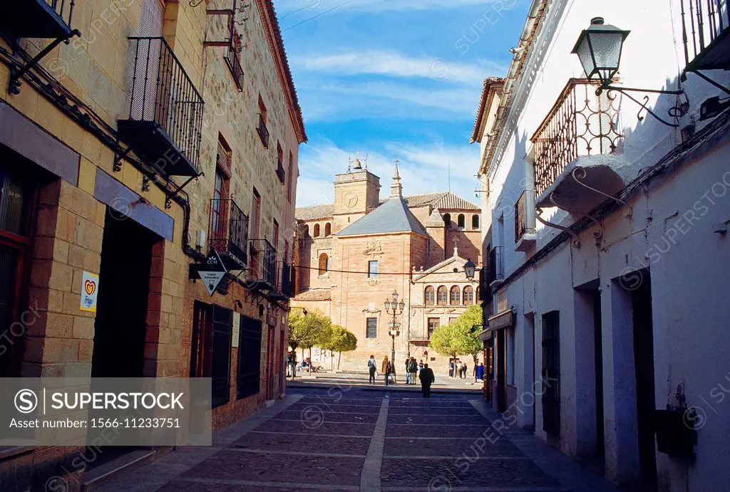 Street and Main Square. Villanueva de los Infantes, Ciudad Real province, Castilla La Mancha, Spain.