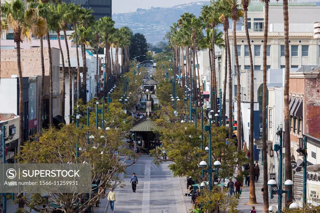 USA, California, Los Angeles, Santa Monica, Third Street Promenade, elevated view.