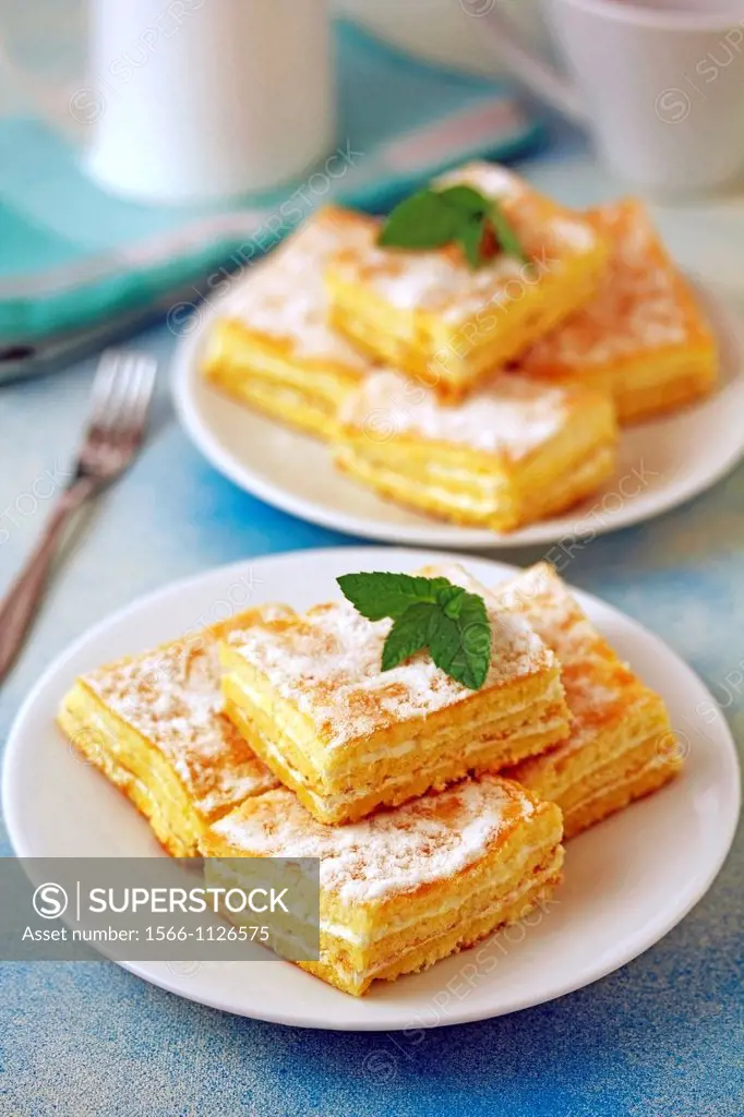 Sponge cake with cream