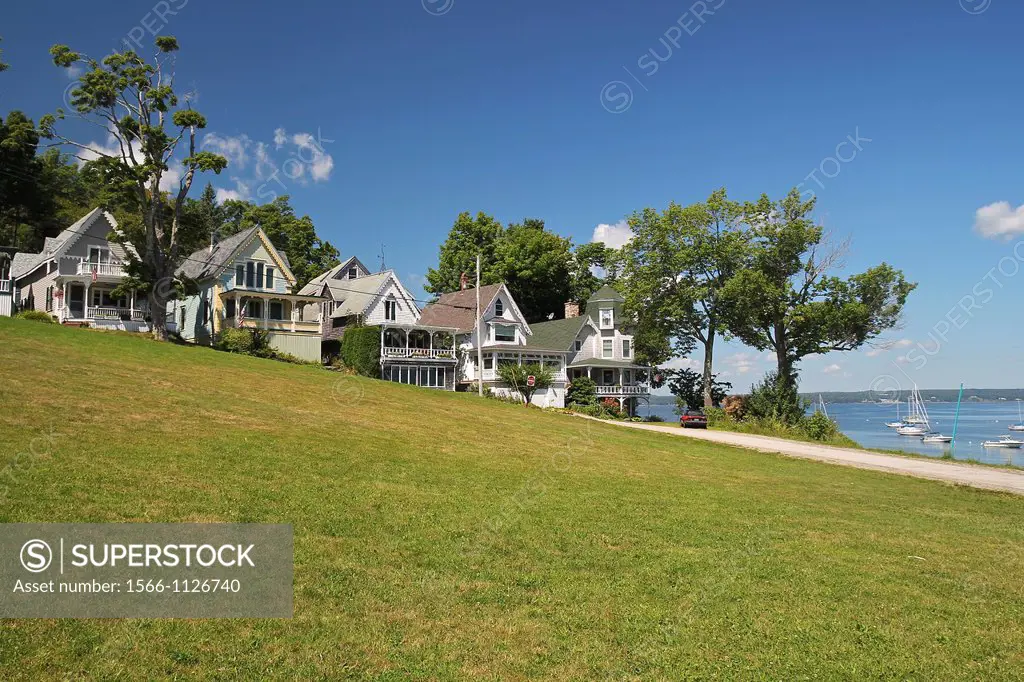 Cottages in Northport, Maine